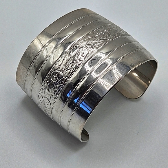 VINTAGE Monet Polished Silver Tone Etched Design Wide 2" Cuff Bracelet Signed 80 - Picture 1 of 7